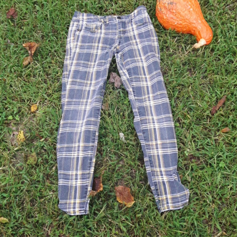 Black and yellow plaid pants 🍂🍁